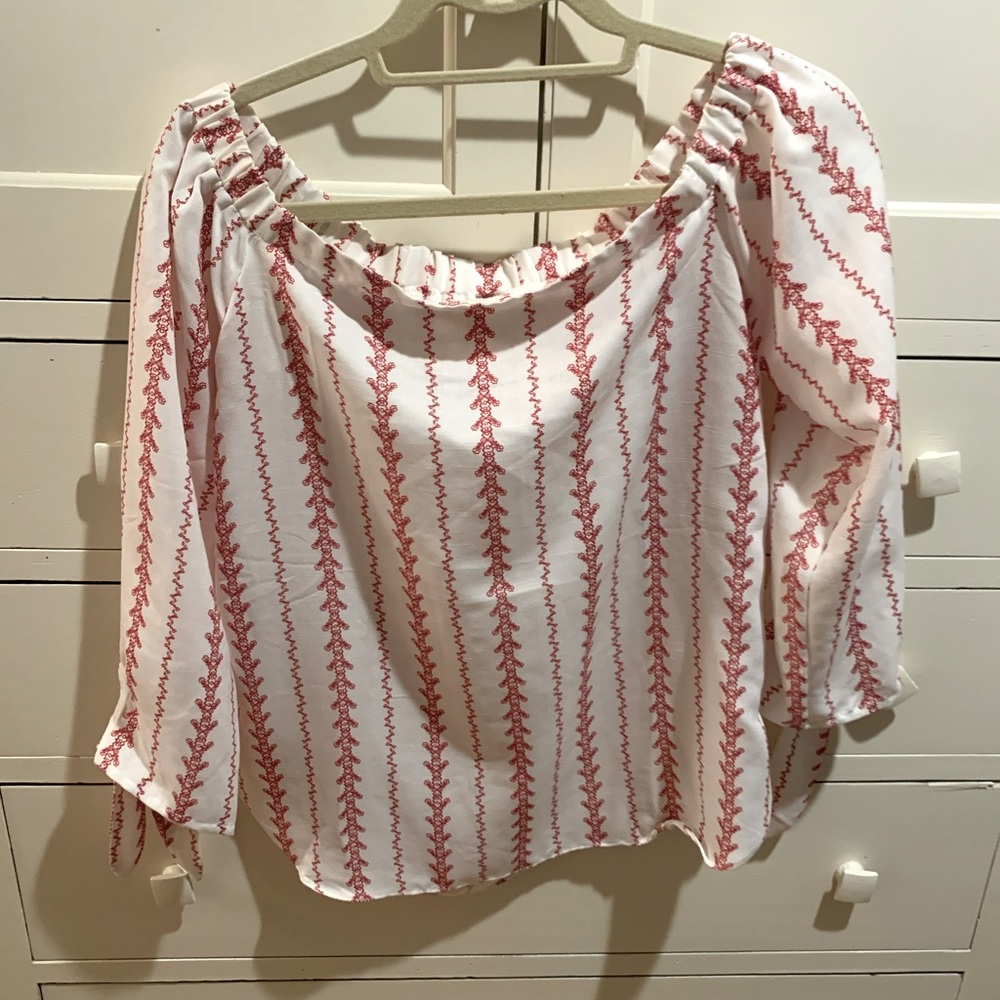 CUTEST off the shoulder top!